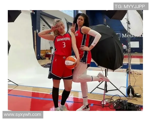 篮球巨星跨界热议足球赛场激情碰撞引发球迷广泛关注