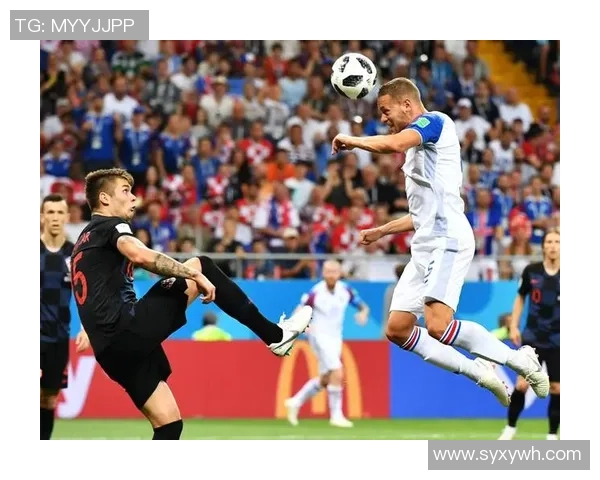 足球明星与时尚潮流的完美融合：从球场到红毯的穿搭之道